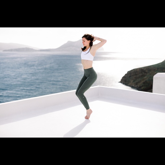 Meet your Posher, Chloe - Picture 7 of 8